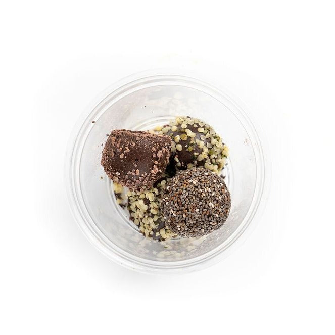 Organic ingredients: cashew, coconut oil, cacao powder, vanilla, agave, cinnamon  Toppings: hemp seed, cacao nibs, chia seed.